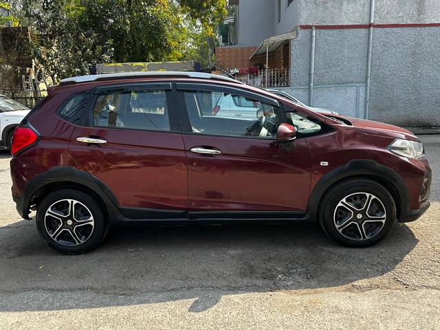 https://images10.gaadi.com/usedcar_image/4538729/original/48e98aa75794cd952f8604b1f634a010.jpg?imwidth=6401