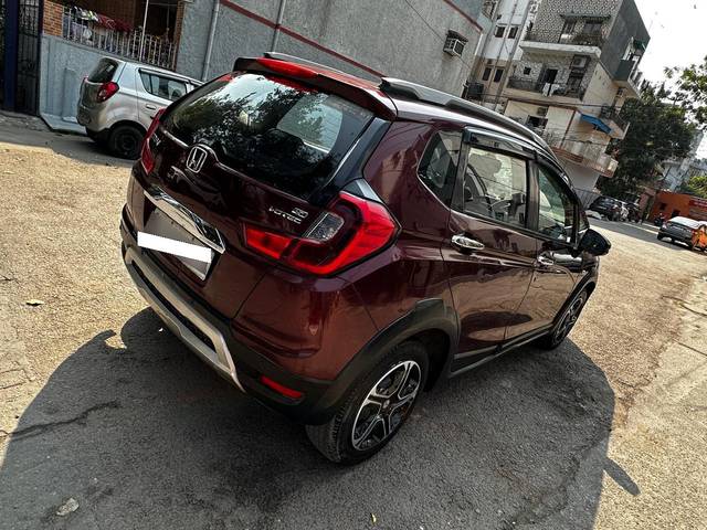 https://images10.gaadi.com/usedcar_image/4538729/original/processed_7e764526de8f2bb97bfd2e6baa5b7b4c.jpg?imwidth=6402