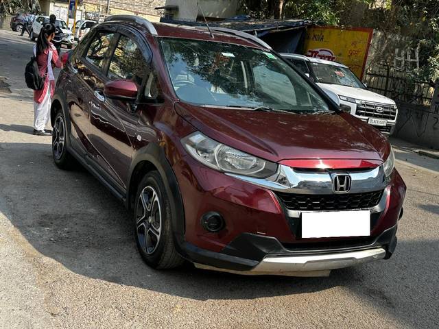 https://images10.gaadi.com/usedcar_image/4538729/original/processed_85e9ac10d0ca56021ad6fa546986cb84.jpg?imwidth=6400