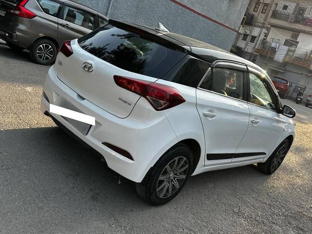 https://images10.gaadi.com/usedcar_image/4538736/original/processed_f47bc229252331cde9b3e2f893f8884e.jpg?imwidth=6402
