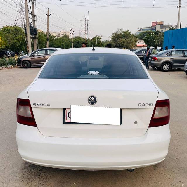 https://images10.gaadi.com/usedcar_image/4538743/original/processed_86cc15093b21d9abb6dc73ad19b9dac4.jpg?imwidth=6402