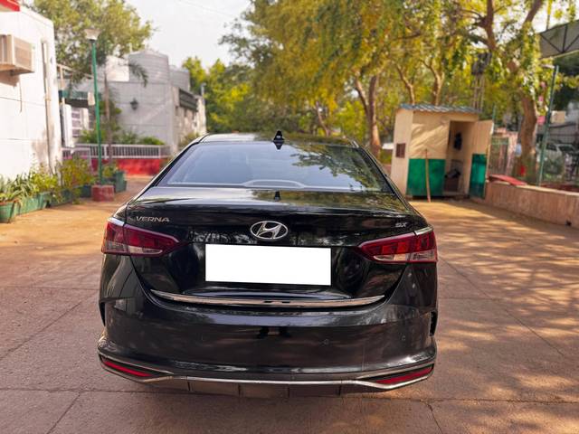 https://images10.gaadi.com/usedcar_image/4538744/original/processed_7bf29239-0524-4167-8502-e4f61d178d70.jpg?imwidth=6402