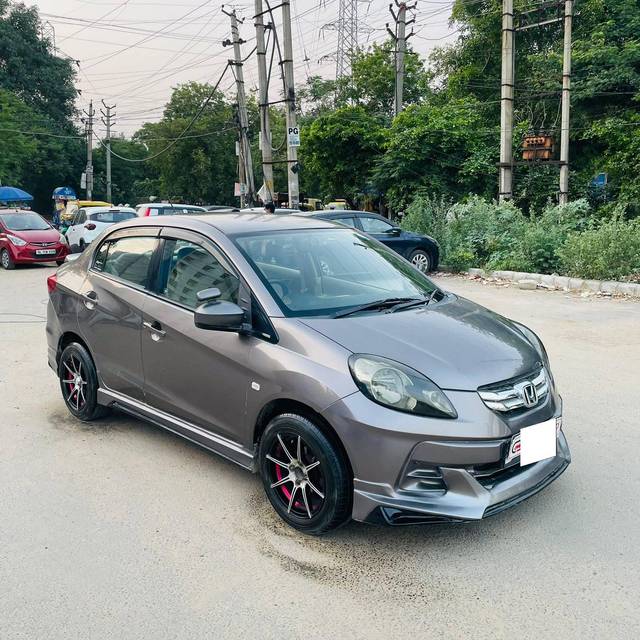 https://images10.gaadi.com/usedcar_image/4538748/original/processed_b4873eae9814c45b6de9a052a987bcca.jpg?imwidth=6400