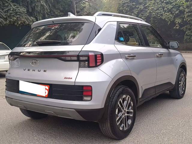 https://images10.gaadi.com/usedcar_image/4538756/original/processed_08219db592ca37736241a7cede45b649.jpg?imwidth=6402