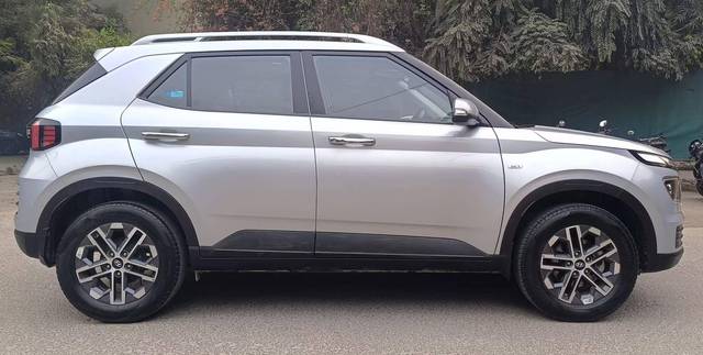 https://images10.gaadi.com/usedcar_image/4538756/original/processed_3846ba519c1b86f88e8a1c7ec68f4085.jpg?imwidth=6401