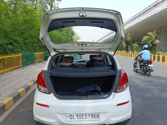 https://images10.gaadi.com/usedcar_image/4538757/original/eb4fcd640c1e50234873bbbdf6dc1540.jpg?imwidth=6402