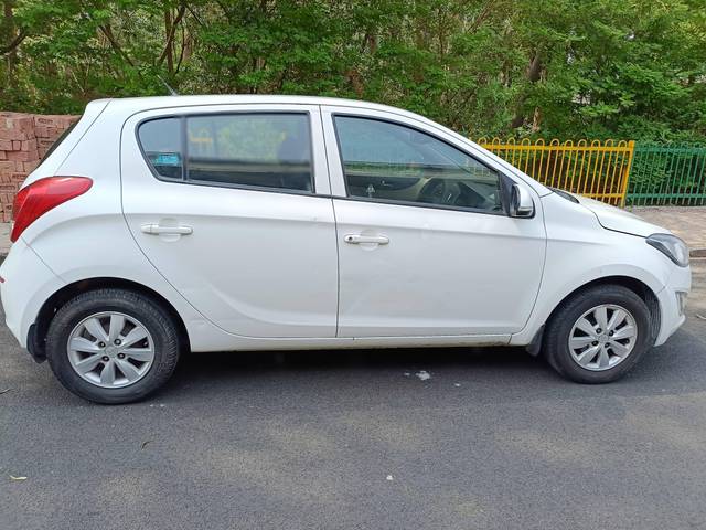https://images10.gaadi.com/usedcar_image/4538757/original/processed_be0f33df1019ba9ab306c383c2c6facc.jpg?imwidth=6401