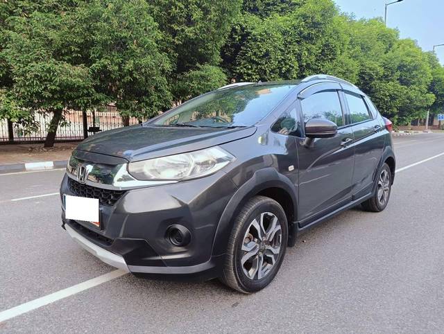 https://images10.gaadi.com/usedcar_image/4538808/original/processed_7a0783700f712ca8461c3d5220588a79.jpg?imwidth=6402