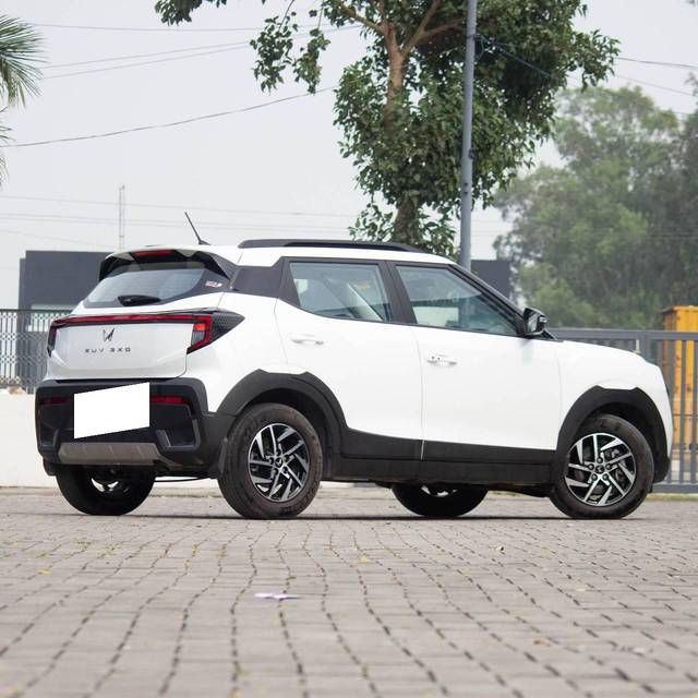 https://images10.gaadi.com/usedcar_image/4538813/original/processed_7c1000810eb0117d55e2637b7223632e.jpg?imwidth=6402
