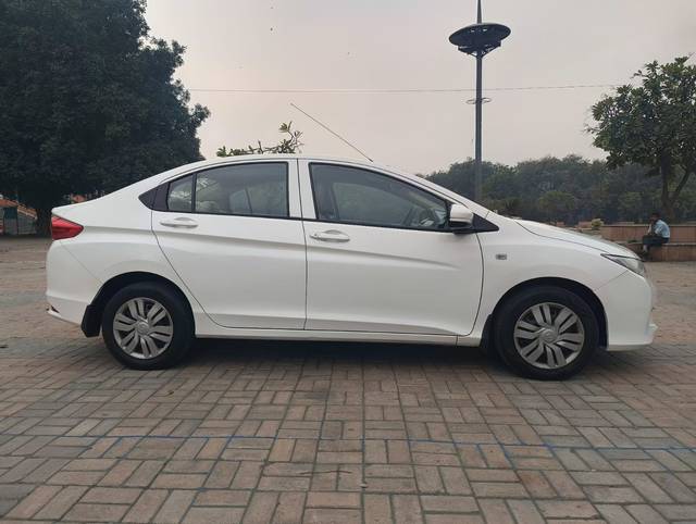 https://images10.gaadi.com/usedcar_image/4538822/original/2828a28534829104b2bcd1e354b4a607.jpg?imwidth=6401