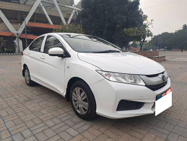 https://images10.gaadi.com/usedcar_image/4538822/original/processed_ac32b1d388679f2d3b4ba2771a1a7fe7.jpg?imwidth=6400