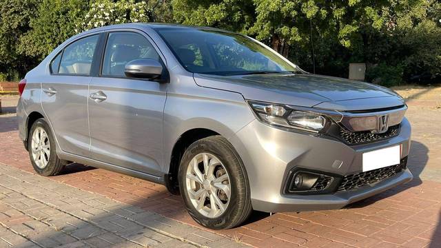 https://images10.gaadi.com/usedcar_image/4538830/original/processed_2601baf1cbda7ebecaebdb828846c8ae.jpg?imwidth=6400