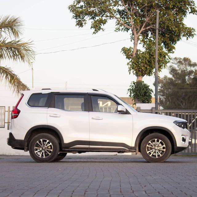 https://images10.gaadi.com/usedcar_image/4538844/original/processed_e0dde7940198be95167d9e24651b1888.jpg?imwidth=6401