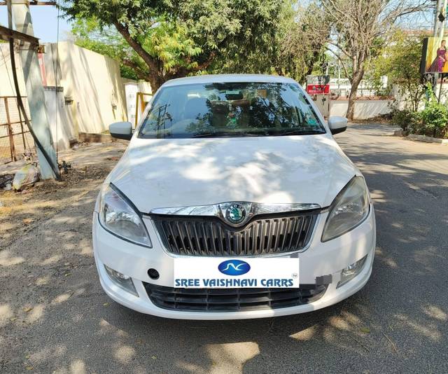 https://images10.gaadi.com/usedcar_image/4538846/original/processed_9e774d9e15c70dcceb6188e45fd2e7cc.jpeg?imwidth=6400