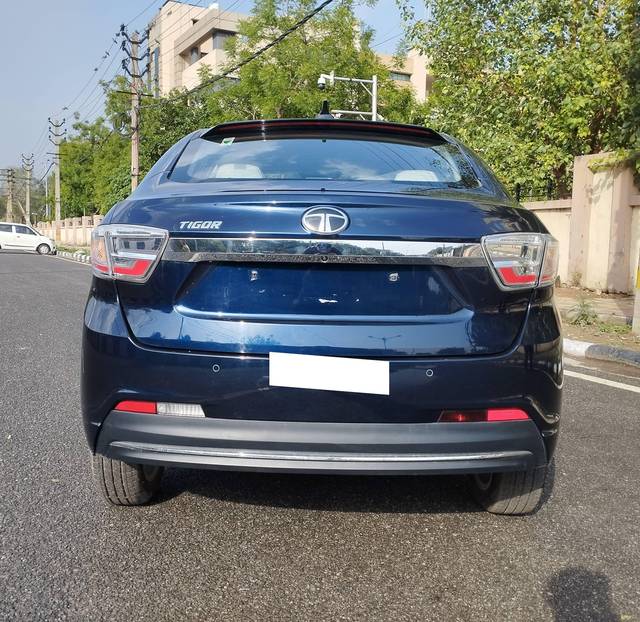 https://images10.gaadi.com/usedcar_image/4538848/original/processed_64ac7b566da3425c9f3db86283b57cfc.jpg?imwidth=6402