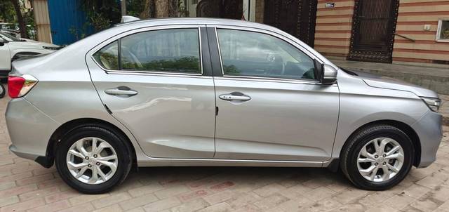 https://images10.gaadi.com/usedcar_image/4538856/original/processed_5fca17c50cf6b823eea6762f0ea2f2af.jpg?imwidth=6401