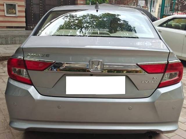 https://images10.gaadi.com/usedcar_image/4538856/original/processed_a381a8d01ed943ef59806bd70dbe23e0.jpg?imwidth=6402