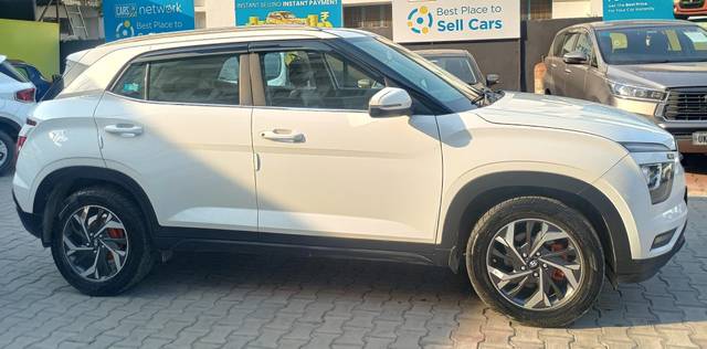 https://images10.gaadi.com/usedcar_image/4538860/original/processed_85eb44029df90e2fce15b67fb27c9ecf.jpg?imwidth=6401