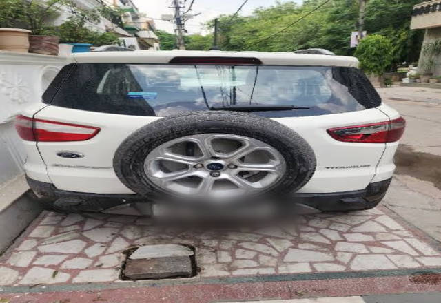 https://images10.gaadi.com/usedcar_image/4538862/original/9fce623d-6873-4d8e-b053-84d5b52fbdeb.?imwidth=6402