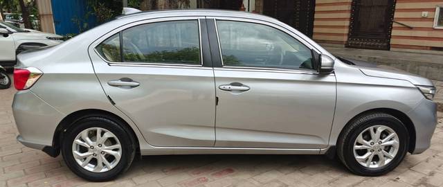 https://images10.gaadi.com/usedcar_image/4538881/original/b7e0e0e9c87ca512381bb7e34bc193ec.jpg?imwidth=6401