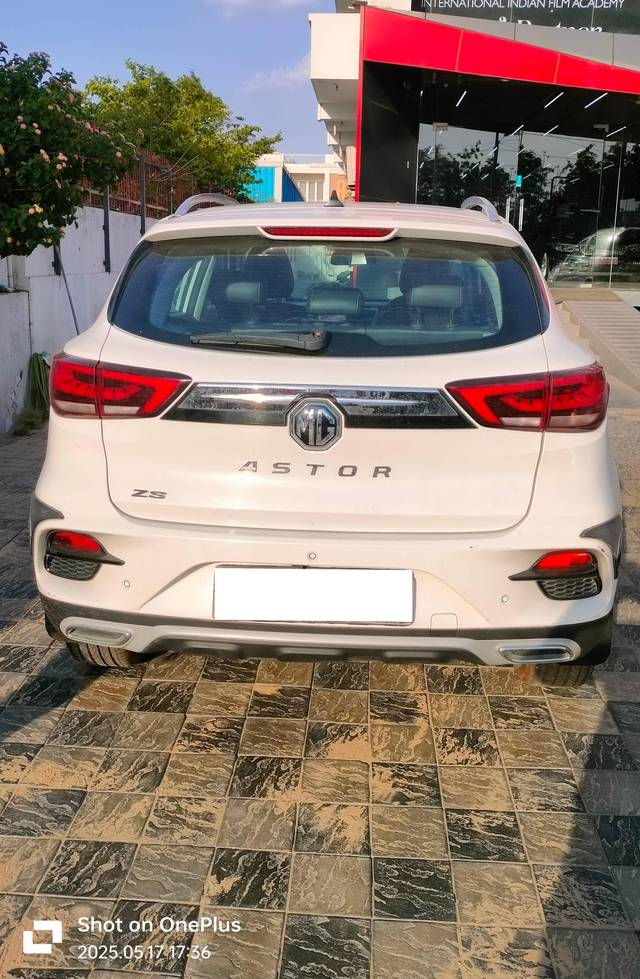 https://images10.gaadi.com/usedcar_image/4538882/original/processed_85b03c366b7b0819b03785d0d53e8dbe.jpg?imwidth=6401