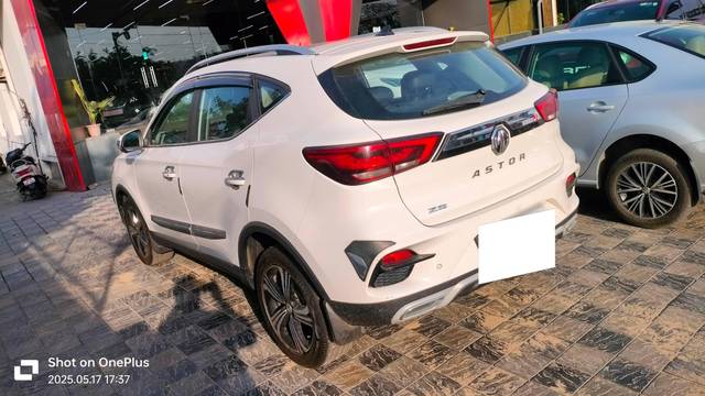 https://images10.gaadi.com/usedcar_image/4538882/original/processed_c3bc74a9c12510638ec7c202bb7b682d.jpg?imwidth=6402