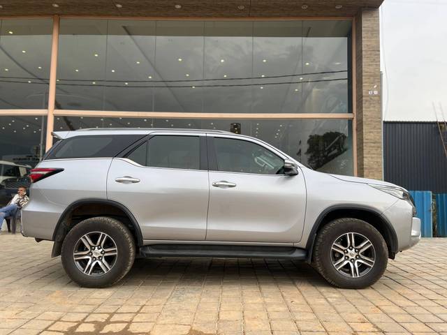 https://images10.gaadi.com/usedcar_image/4538888/original/processed_231e79c7fa26883536a42668756b9ccc.jpg?imwidth=6401