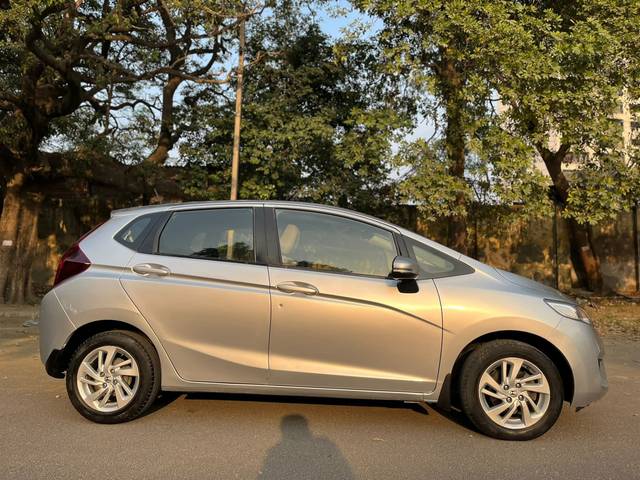 https://images10.gaadi.com/usedcar_image/4538937/original/0af0cabf001e7bb5174e68085b524f5e.jpg?imwidth=6401