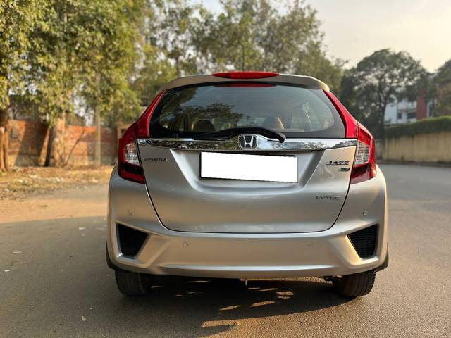 https://images10.gaadi.com/usedcar_image/4538937/original/processed_6b10c1d9aa1ecf44766ab85298c0fb4d.jpg?imwidth=6402