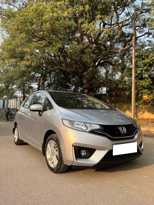 https://images10.gaadi.com/usedcar_image/4538937/original/processed_ecdf932ae6a26ce3405d8d25662ddad6.jpg?imwidth=6400
