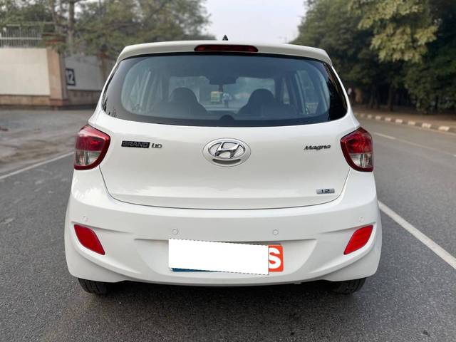 https://images10.gaadi.com/usedcar_image/4538939/original/processed_2a3dbc369192f98c7437297518cdbd17.jpg?imwidth=6402