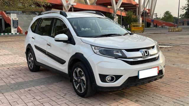 https://images10.gaadi.com/usedcar_image/4538953/original/processed_d3b1770d657f643d8d37423d68bf7b08.jpg?imwidth=6400