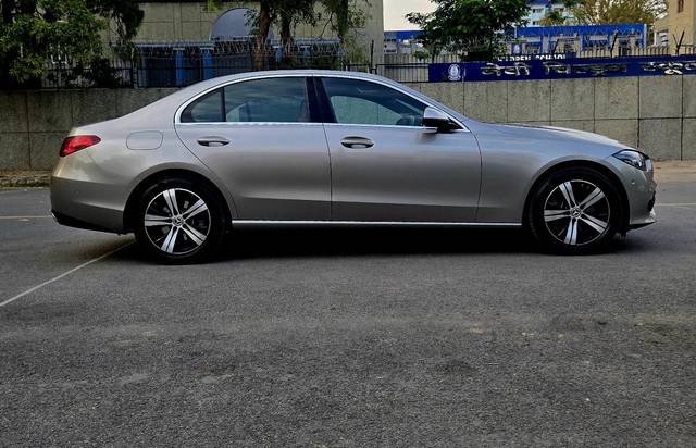 https://images10.gaadi.com/usedcar_image/4538954/original/99a4b777d5f3d7986857380b027a992b.jpg?imwidth=6401