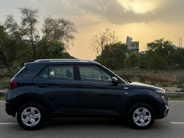 https://images10.gaadi.com/usedcar_image/4538962/original/87484fd7f2d66ba4f6cd5a931197a6bd.jpg?imwidth=6401