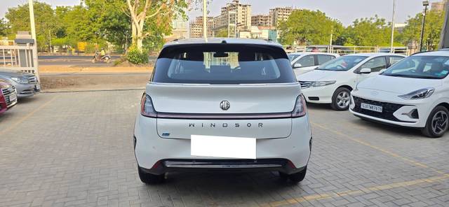 https://images10.gaadi.com/usedcar_image/4538968/original/processed_51f03cbba4e39345203eacc21e382e25.jpg?imwidth=6402