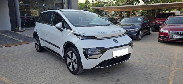 https://images10.gaadi.com/usedcar_image/4538968/original/processed_5b0848edbc98a3daebb16cf71c0cf640.jpg?imwidth=6400