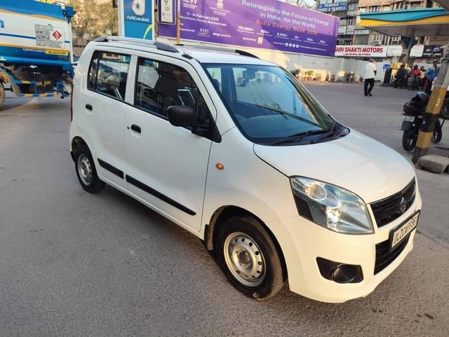 https://images10.gaadi.com/usedcar_image/4538976/original/processed_cd1cfa27e7f0882832fb4a423a35990d.jpg?imwidth=6401
