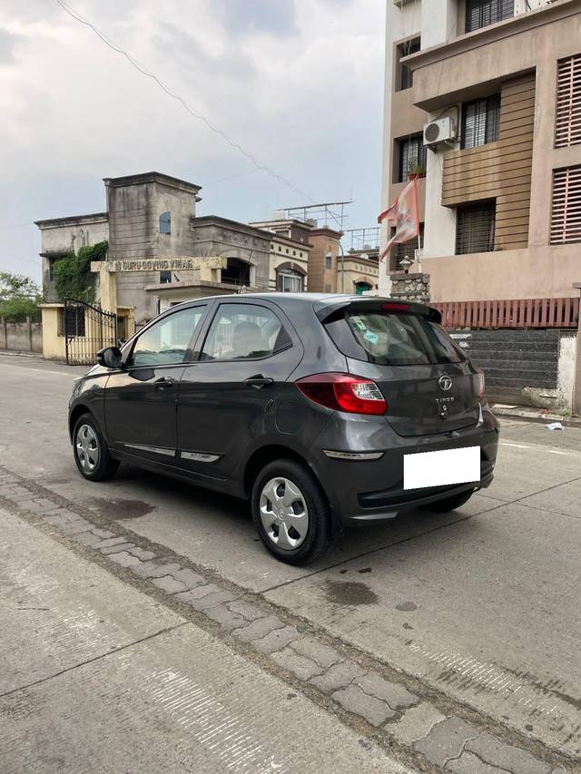 https://images10.gaadi.com/usedcar_image/4538996/original/processed_3185ade9295a024240b8246492eb2c63.jpg?imwidth=6402