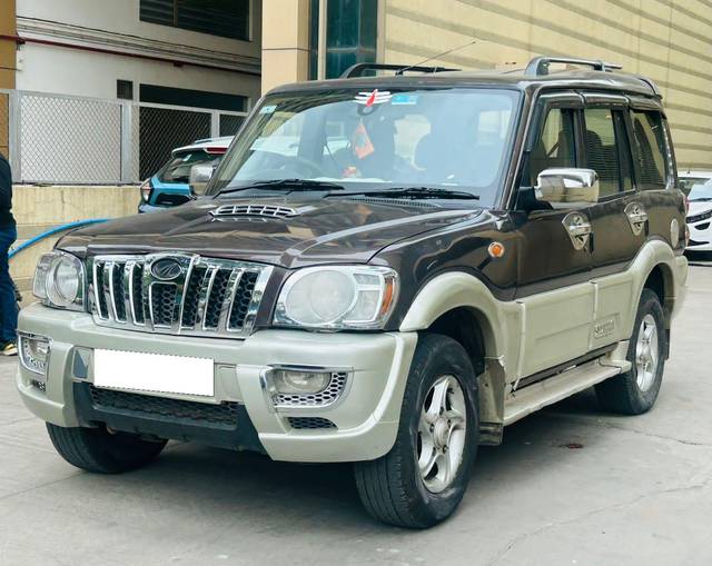 https://images10.gaadi.com/usedcar_image/4539005/original/processed_5888f1c321961b7d1be81c1796fc593a.jpg?imwidth=6402