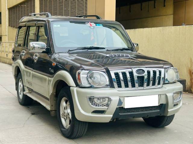 https://images10.gaadi.com/usedcar_image/4539005/original/processed_82df9d149f537795ac697ad74724b6ed.jpg?imwidth=6400