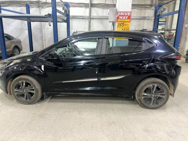 https://images10.gaadi.com/usedcar_image/4539055/original/processed_a75a3497-9555-4be6-8f01-b0e00f8a9aab.jpg?imwidth=6401