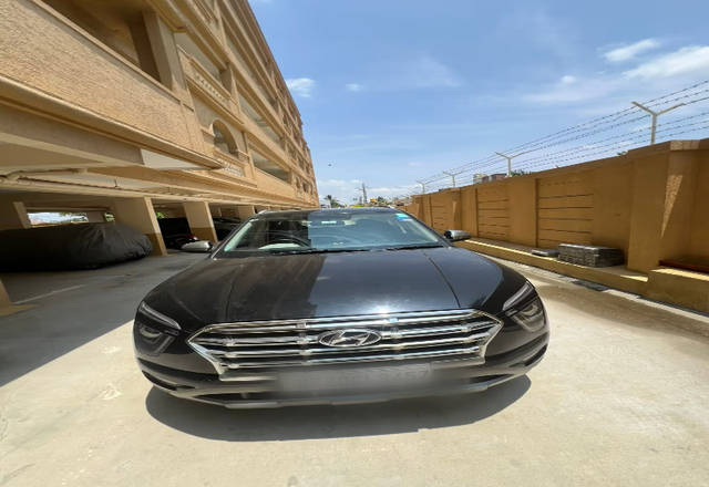 https://images10.gaadi.com/usedcar_image/4539058/original/baaa0a0b-2919-4f86-9b1e-d1ce976dc982.?imwidth=6400