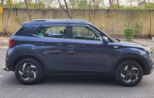 https://images10.gaadi.com/usedcar_image/4539068/original/processed_16cce2cd2cb459f1e124cfd5ebc3b835.jpg?imwidth=6401