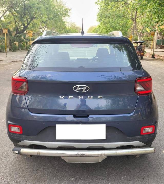 https://images10.gaadi.com/usedcar_image/4539068/original/processed_ff6f39eb93addeaf842da13c5c7abca2.jpg?imwidth=6402