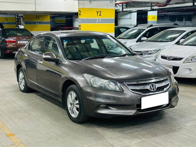 https://images10.gaadi.com/usedcar_image/4539077/original/processed_6a23eb57f3d443380479189b92055ed7.jpg?imwidth=6400