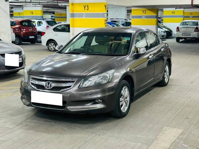https://images10.gaadi.com/usedcar_image/4539077/original/processed_bca8fe042a4c1de3bc19b10092ef9665.jpg?imwidth=6402