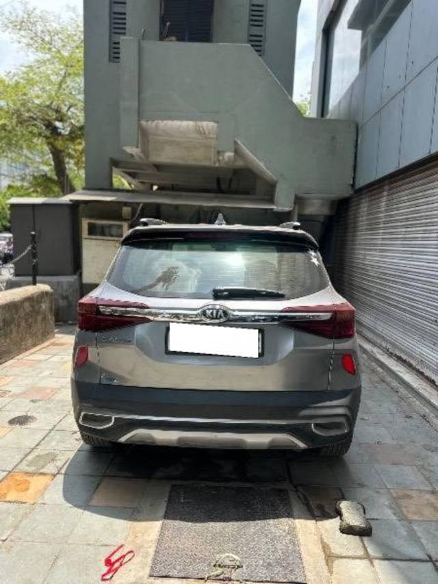 https://images10.gaadi.com/usedcar_image/4539119/original/processed_478badfe-5461-4cef-a614-18c12c483621.jpeg?imwidth=6402