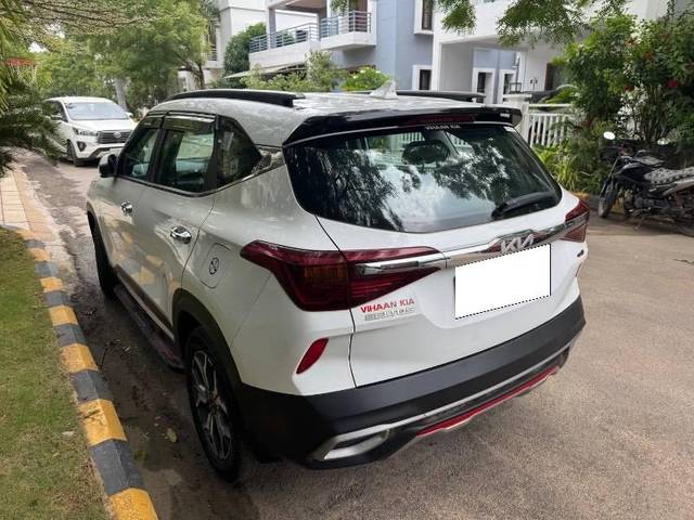 https://images10.gaadi.com/usedcar_image/4539137/original/processed_63aac9c5-1df3-4ce1-8a64-503961e29031.jpeg?imwidth=6402