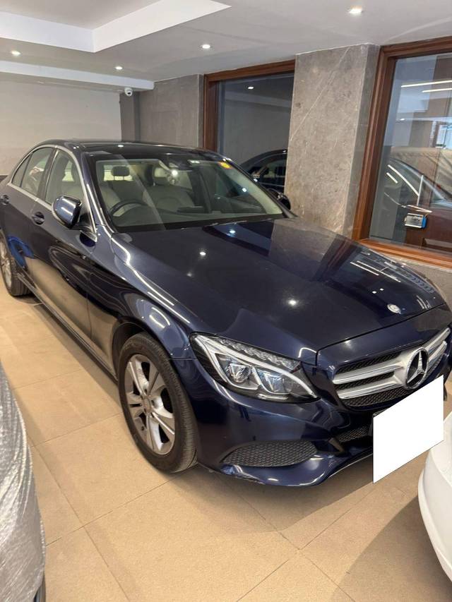 https://images10.gaadi.com/usedcar_image/4539151/original/processed_f66a6cee-28eb-4bba-b873-e45885aac6be.jpg?imwidth=6400