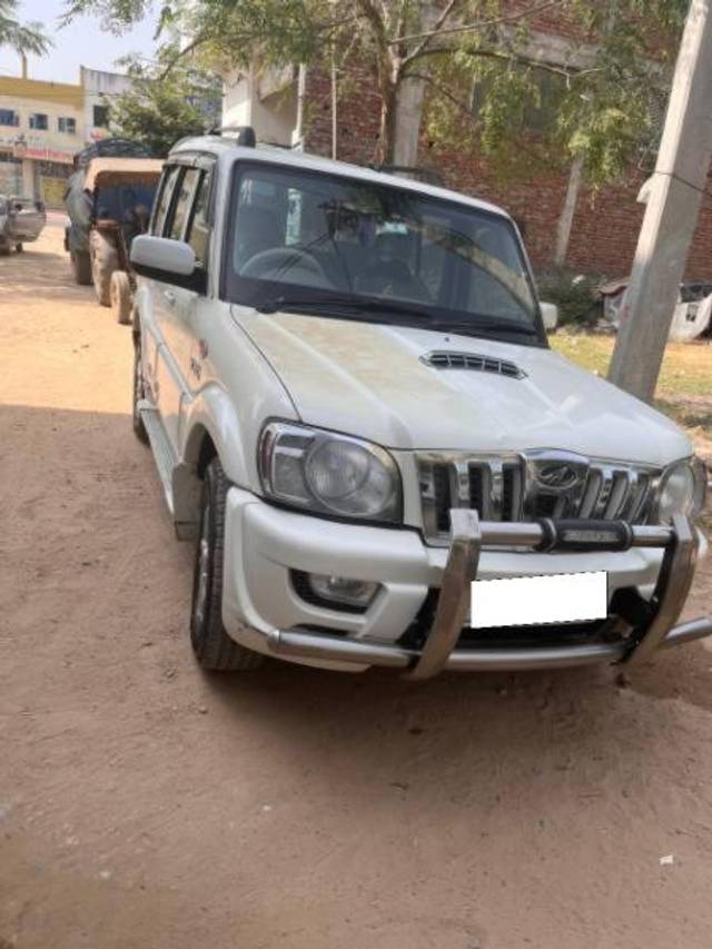https://images10.gaadi.com/usedcar_image/4539154/original/processed_ac2cac8f-778f-40b5-b966-5a6e9e9e4545.jpg?imwidth=6402